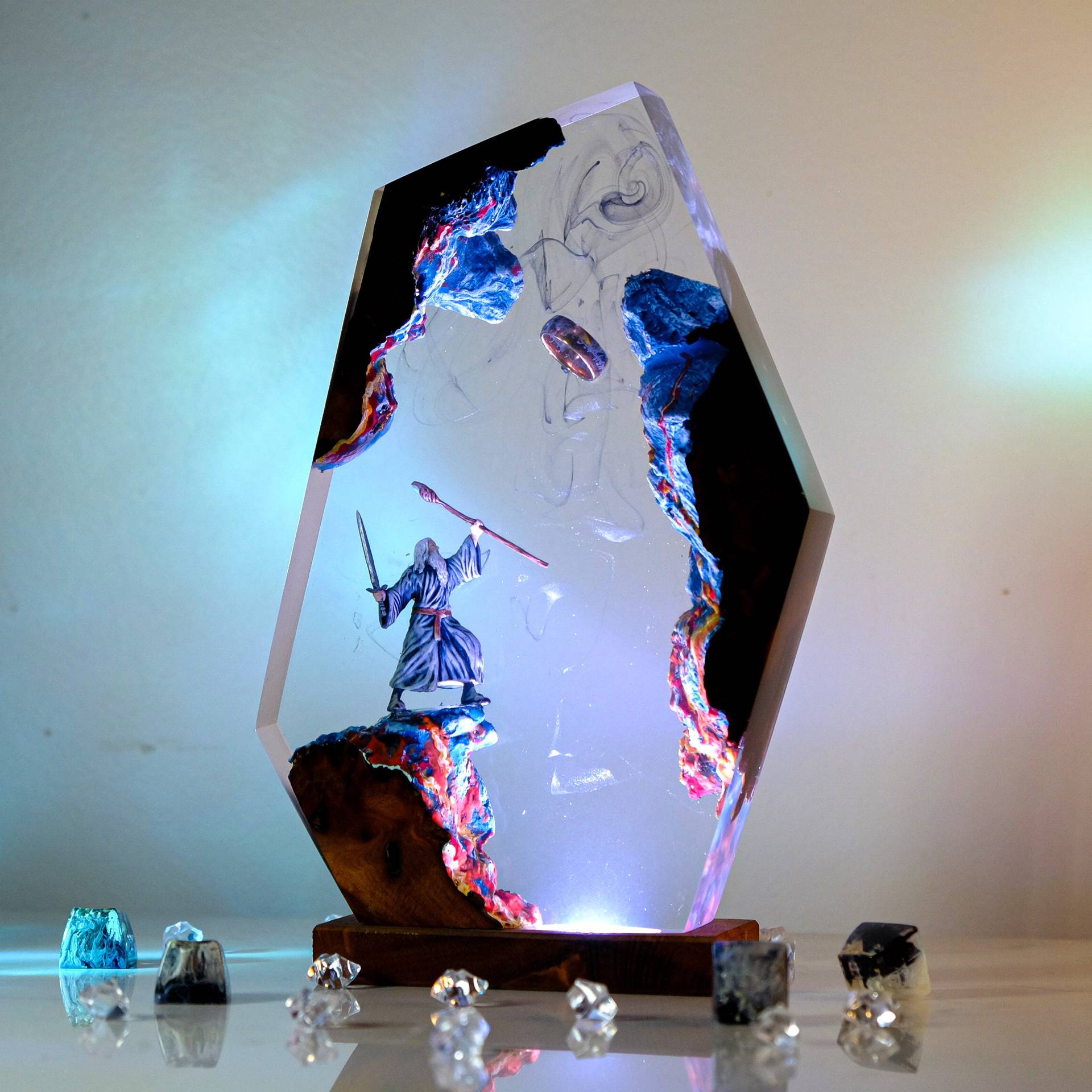 映画シーンフィギュアテーブル樹脂ランプマジックリングカラフル - Desk Setup Lamp のレビューと価格