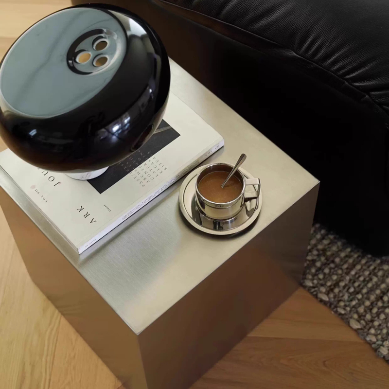 イタリア製ステンレススチールサイドテーブルスクエアモダンソフ - Desk Setup Minimalist のレビューと価格
